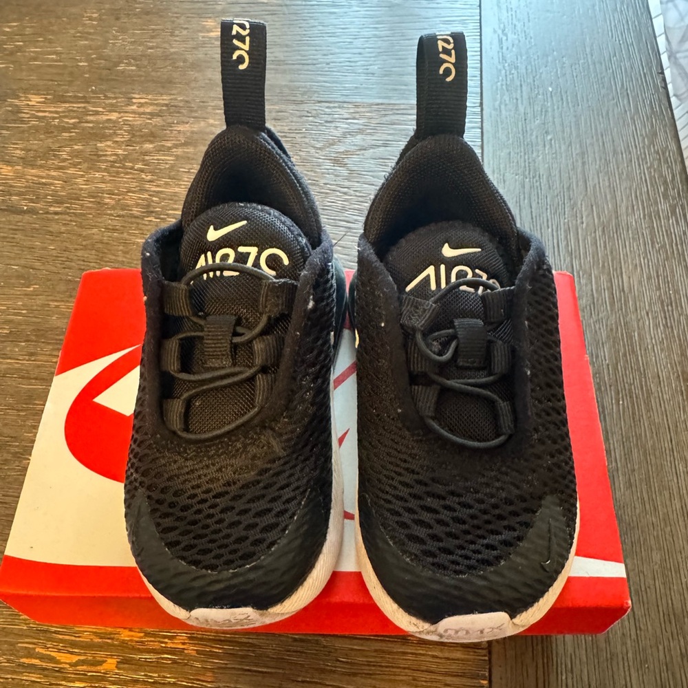 Black/White Air Max 270